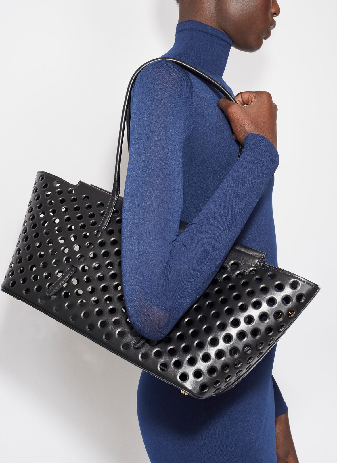 NEO MINA 32 BAG IN PERFORATED CALFSKIN ALAÏA BLACK NEO MINA 32 BAG IN PERFORATED CALFSKIN